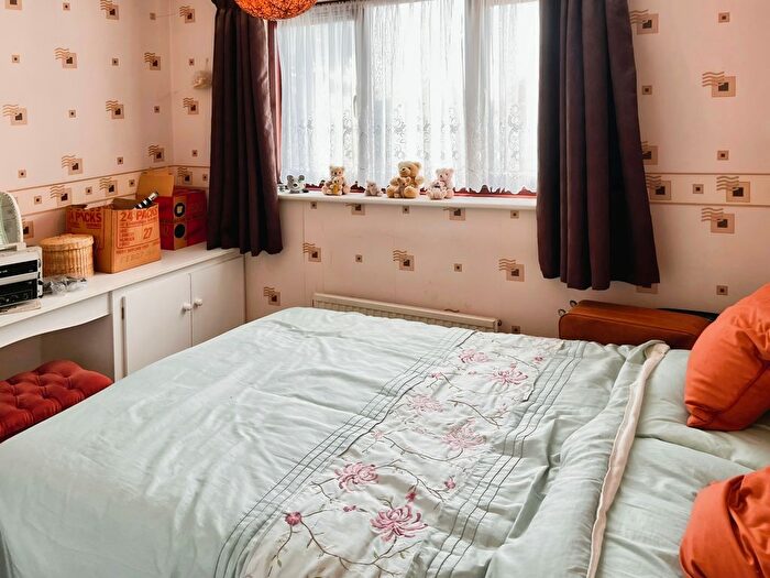 2 Bedroom Semi-Detached Bungalow For Sale In Radiant Road, Leicester, LE5