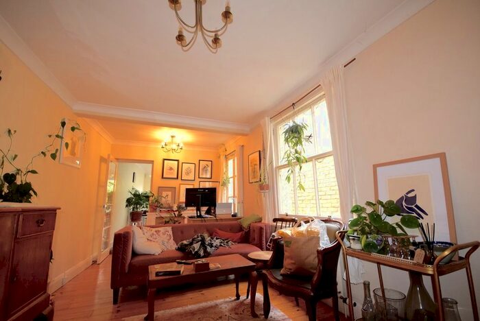 2 Bedroom Flat To Rent In Gartmoor Gardens, London, SW19