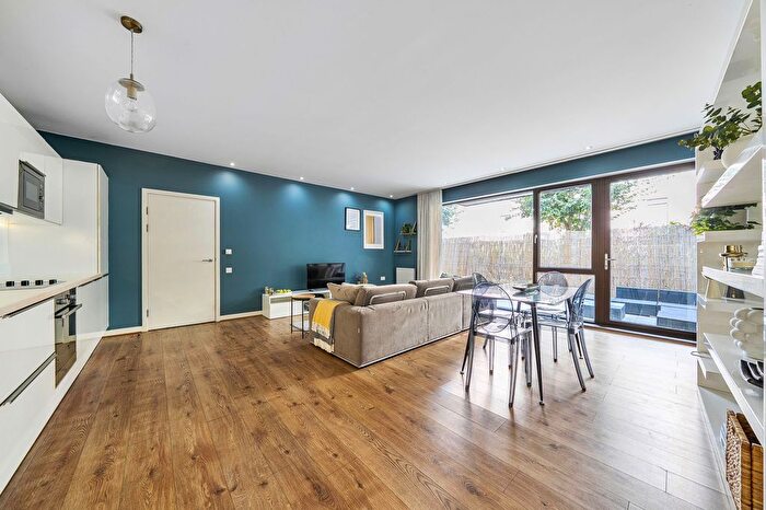 2 Bedroom Flat For Sale In Cabanel Place, London, SE11