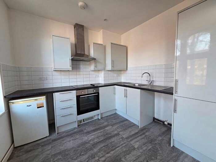 2 Bedroom Flat To Rent In High Street, Chatham, ME4