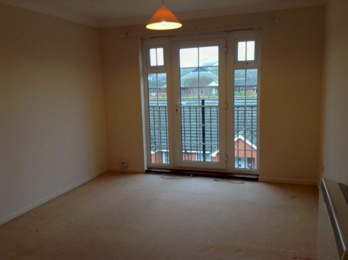2 Bedroom Flat To Rent In Bewick Gardens, Chichester PO19