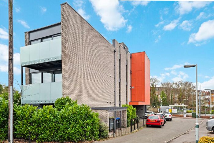 2 Bedroom Flat For Sale In Station Approach, Belmont, SM2