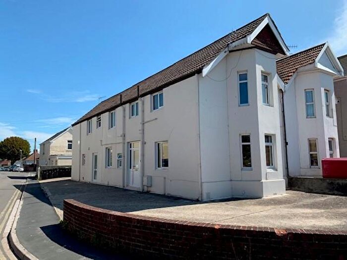 1 Bedroom Flat To Rent In Flat B, Dorchester Road, Weymouth, DT4
