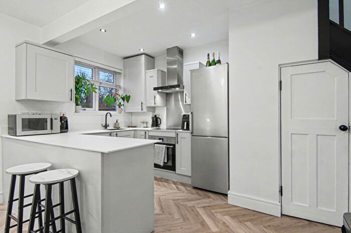 3 Bedroom Semi Detached House For Sale In Lighthorne Road, Solihull, B91