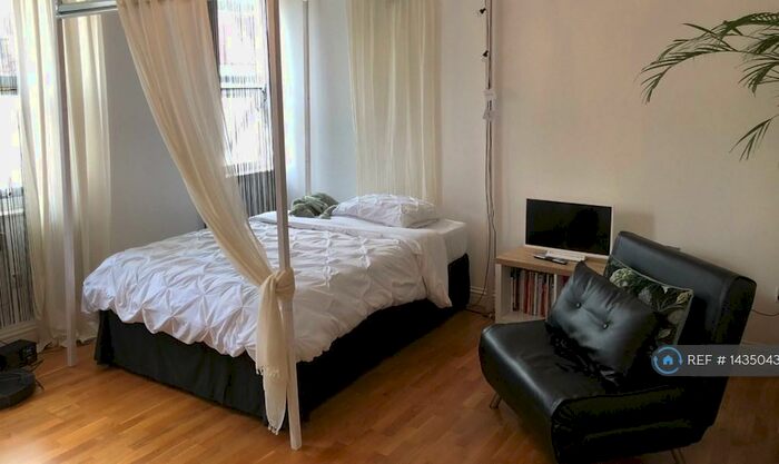 Studio To Rent In Haringey, London, N8