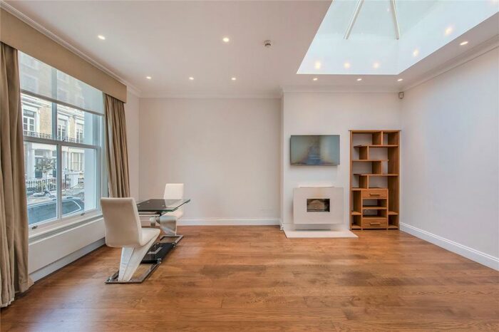 2 Bedroom Apartment To Rent In Cathcart Road, Chelsea, London, SW10