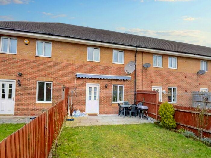 4 Bedroom End Of Terrace House To Rent In Carmichael Close, Ruislip, HA4