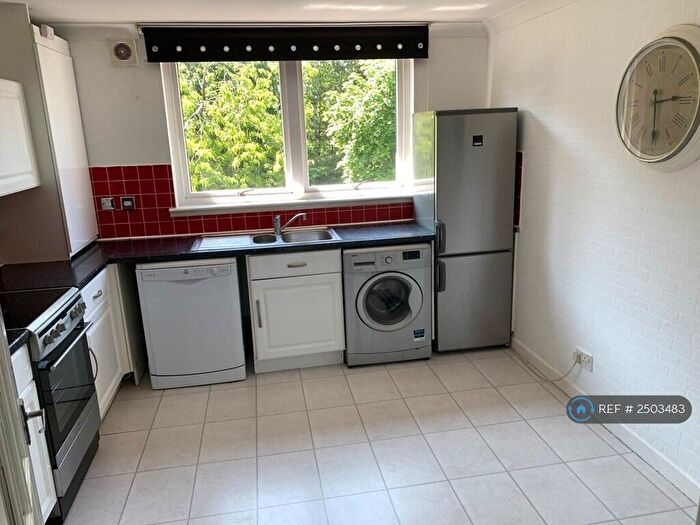 2 Bedroom Flat To Rent In Ardmaleish Crescent, Glasgow, G45