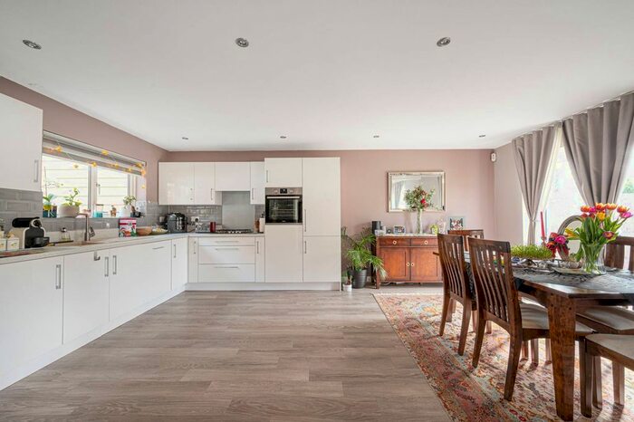 4 Bedroom Terraced House To Rent In Darcy Close, Whetstone, London, N20