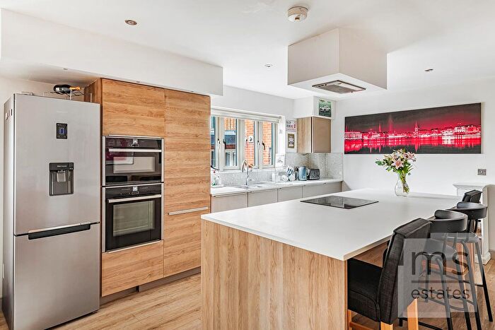 3 Bedroom Flat For Sale In Park Edge, Barrack Lane, Nottingham, NG7