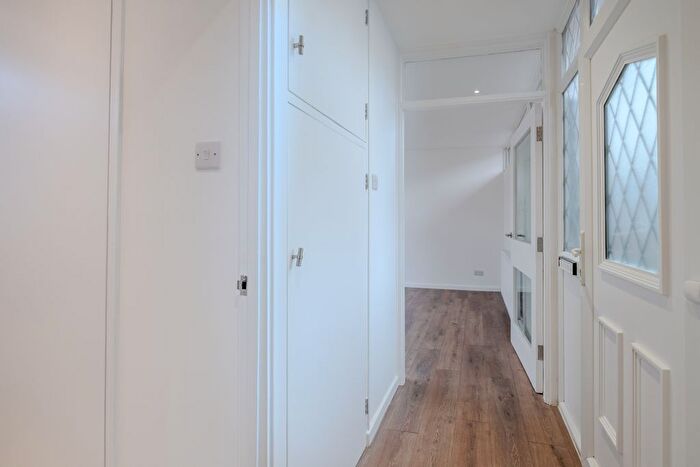 1 Bedroom Bungalow For Sale In Delawyk Crescent, London, SE24