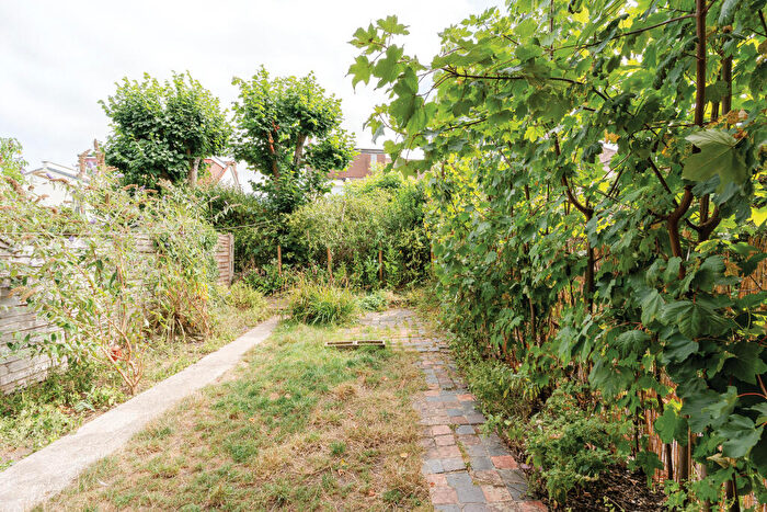 1 Bedroom Flat For Sale In Garden Flat, Belmont Road, St. Andrews, Bristol, BS6