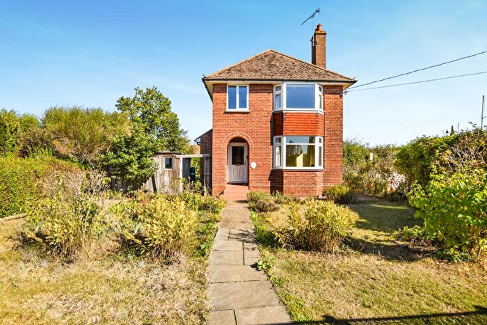 3 Bedroom Detached House For Sale In Basin Road, Heybridge Basin, CM9