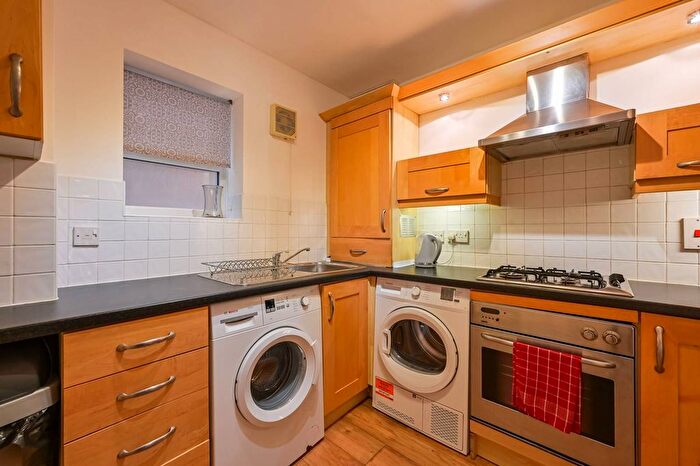 2 Bedroom Flat To Rent In Munnings House, Docklands, London, E16