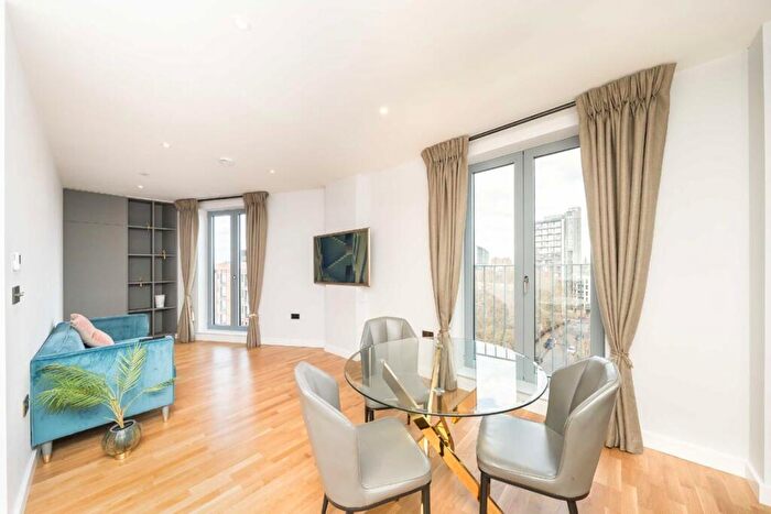 2 Bedroom Flat To Rent In York Road, Battersea, SW11