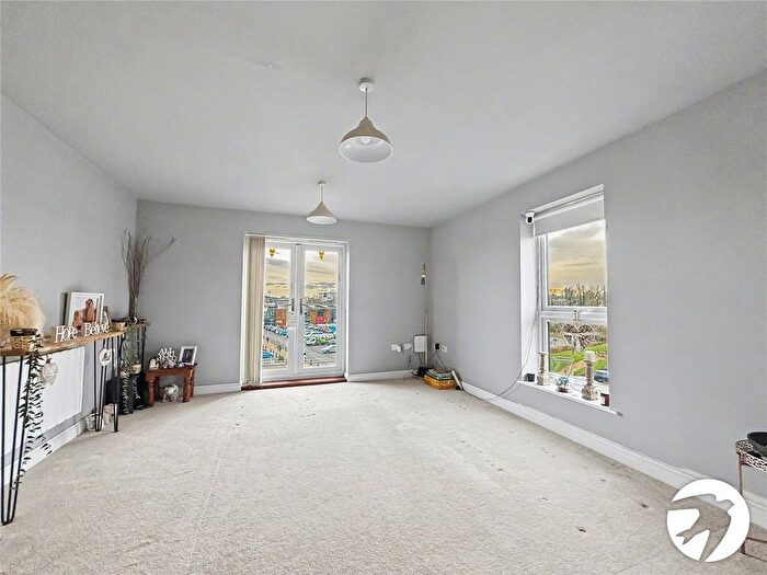 2 Bedroom Flat For Sale In Lywood Drive, Sittingbourne, Kent, ME10