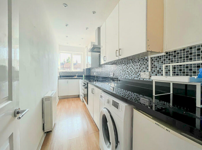 1 Bedroom Flat To Rent In Cross Road, Waltham Cross, EN8