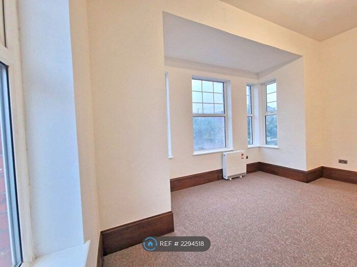 2 Bedroom Flat To Rent In City Road, Birmingham, B16