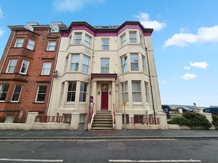 2 Bedroom Flat For Sale In Queens Parade, Scarborough, YO12
