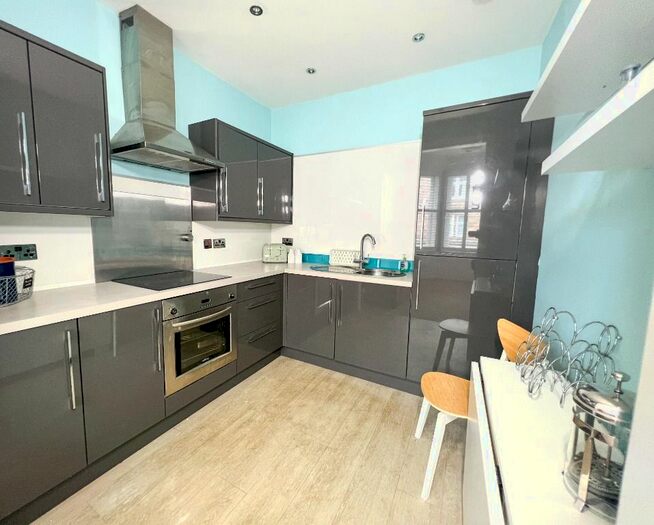 2 Bedroom Flat To Rent In Marischal Place, Blackhall, Edinburgh, EH4