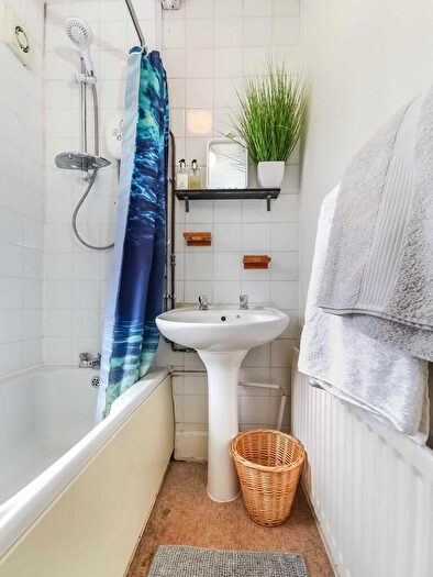 4 Bedroom Semi-Detached House To Rent In Mayfield Road, Southampton, SO17