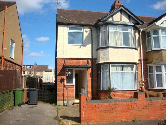 3 Bedroom Semi-Detached House To Rent In Norfolk Road, Luton, LU2