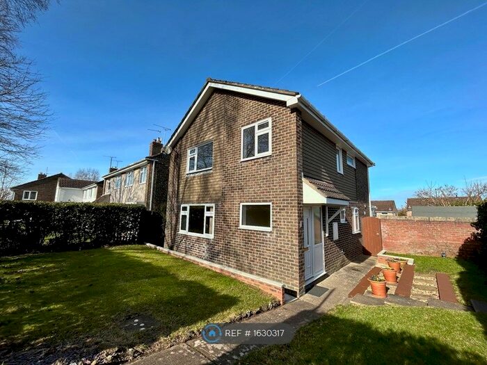 4 Bedroom Detached House To Rent In Dyrham Close, Thornbury, Bristol, BS35