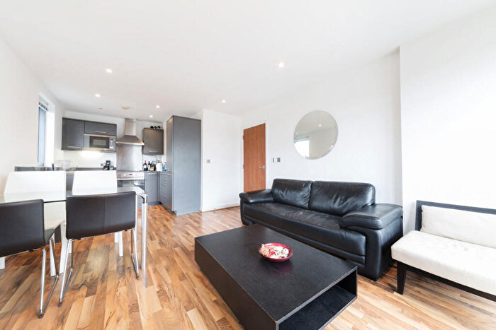 2 Bedroom Flat To Rent In Copenhagen Street, Kings Cross, N1