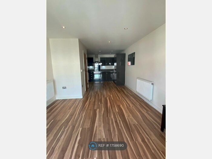 2 Bedroom Flat To Rent In Chapel Court, Romford, RM7