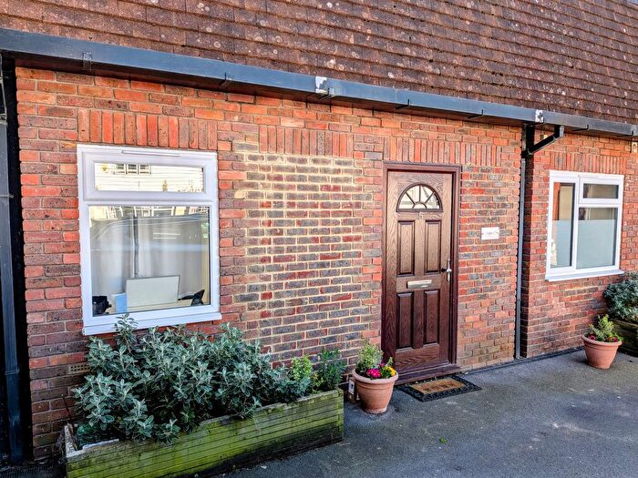 2 Bedroom Flat For Sale In East Street, Tonbridge, TN9