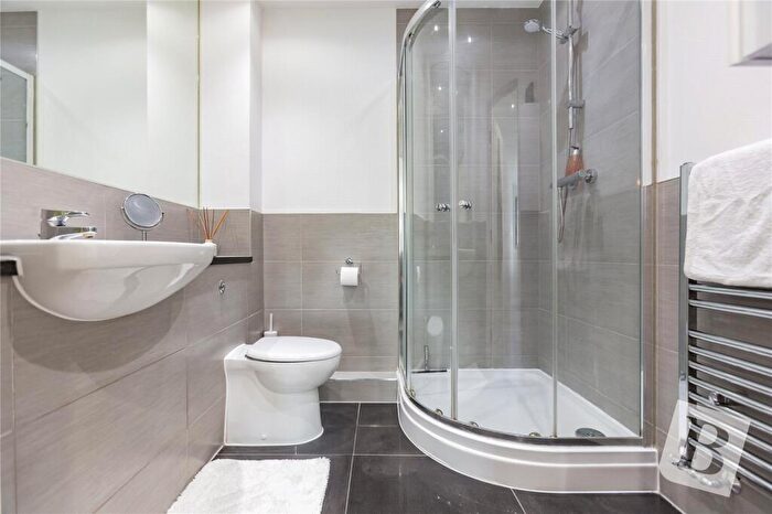 2 Bedroom Apartment For Sale In Upminster Road, Upminster, RM14