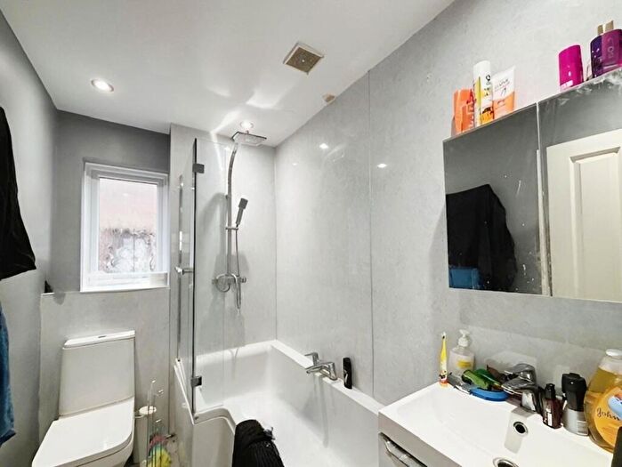 4 Bedroom Detached House For Sale In Canons Close, Warminster, BA12