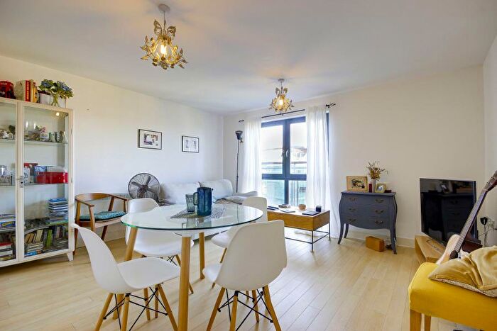 1 Bedroom Flat To Rent In Dockside Court, Hackney, E5