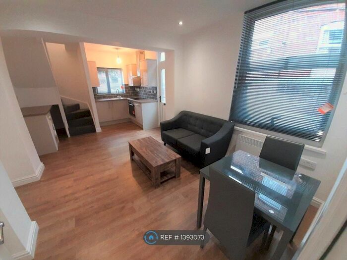 1 Bedroom Flat To Rent In Hanover Square, Leeds, LS3