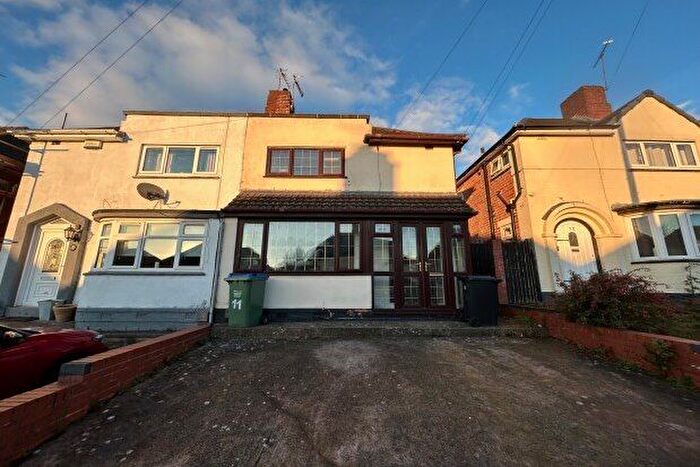 3 Bedroom Semi-Detached House To Rent In Warwick Road, Oldbury, B68