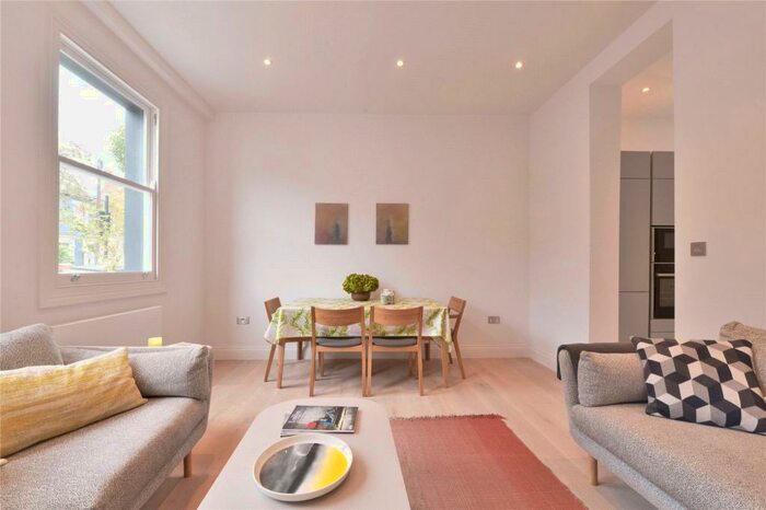 3 Bedroom Maisonette To Rent In Avenell Road, Highbury, London, N5