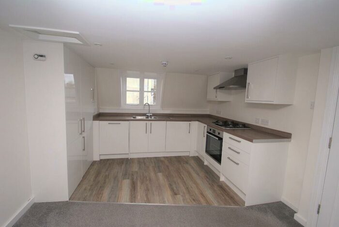 3 Bedroom Flat To Rent In George Yard, Andover, SP10