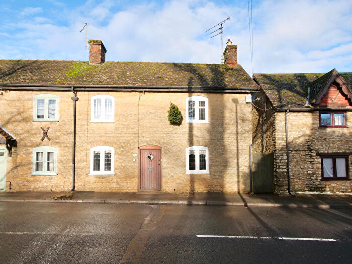3 Bedroom End Of Terrace House For Sale In London Road, Milborne Port, DT9