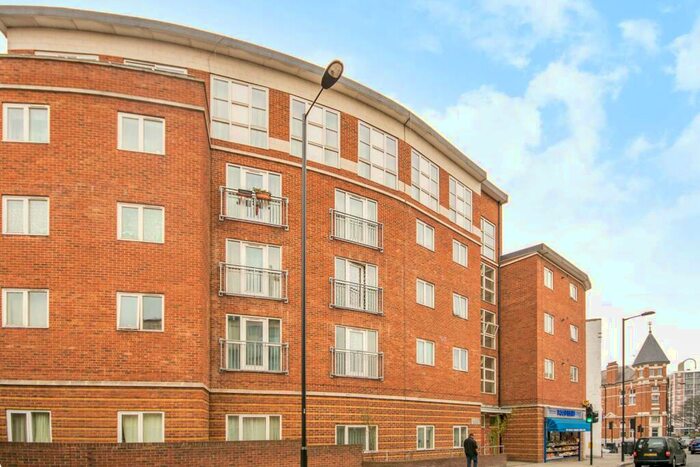 2 Bedroom Flat To Rent In Shacklewell Lane, Shacklewell, London, N16