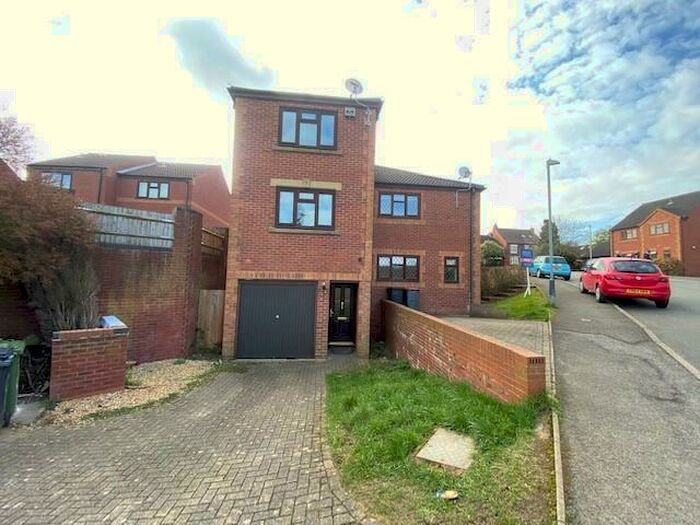 2 Bedroom House To Rent In Dexter Way, Birchmoor, Tamworth, B78