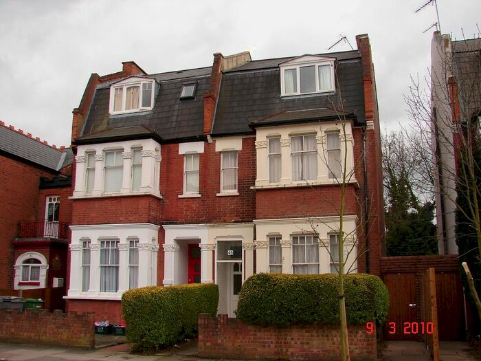 Studio To Rent In Melrose Avenue, London, NW2