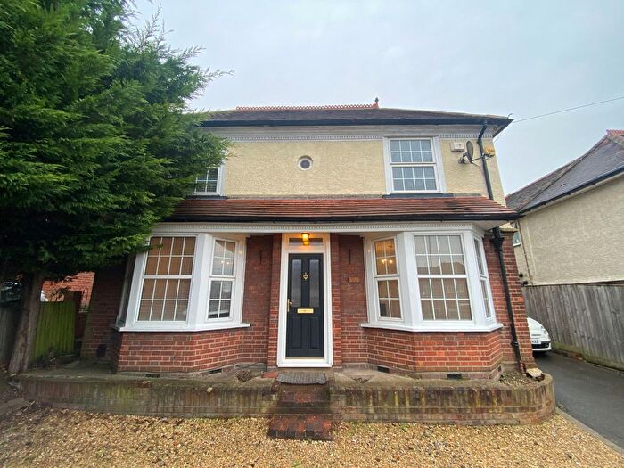3 Bedroom Detached House To Rent In West Wycombe Road, High Wycombe, HP12