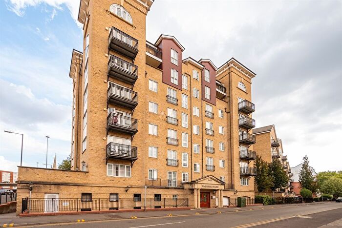 3 Bedroom Flat To Rent In Riverside House, Fobney Street, Reading, RG1