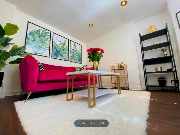 2 Bedroom Flat To Rent In Cheltenham Mount, Harrogate, HG1