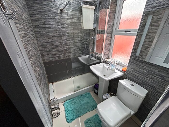 4 Bedroom Terraced House To Rent In Waterloo Road, Smethwick, B66