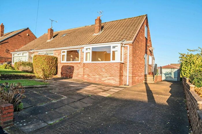 2 Bedroom Bungalow For Sale In Springbank Drive, Farsley, Pudsey, West Yorkshire, LS28