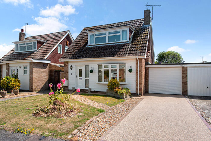 2 Bedroom Link Detached House For Sale In Icarus Way, Felpham, West Sussex, PO22