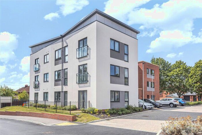 2 Bedroom Flat To Rent In Ruhemann Street, Reading, Berkshire, RG30