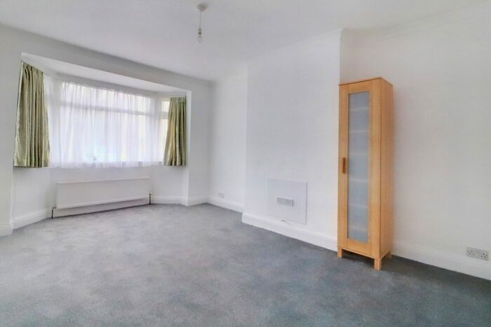 2 Bedroom Maisonette To Rent In Eastcote Lane, Northolt, UB5