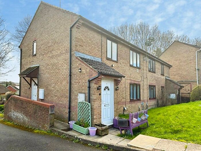 2 Bedroom Flat To Rent In Shropshire Close, SP2